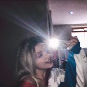 Meet your Posher, Chloe